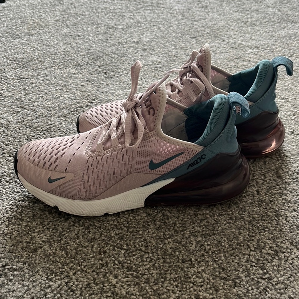 Women’s Nike Air 270